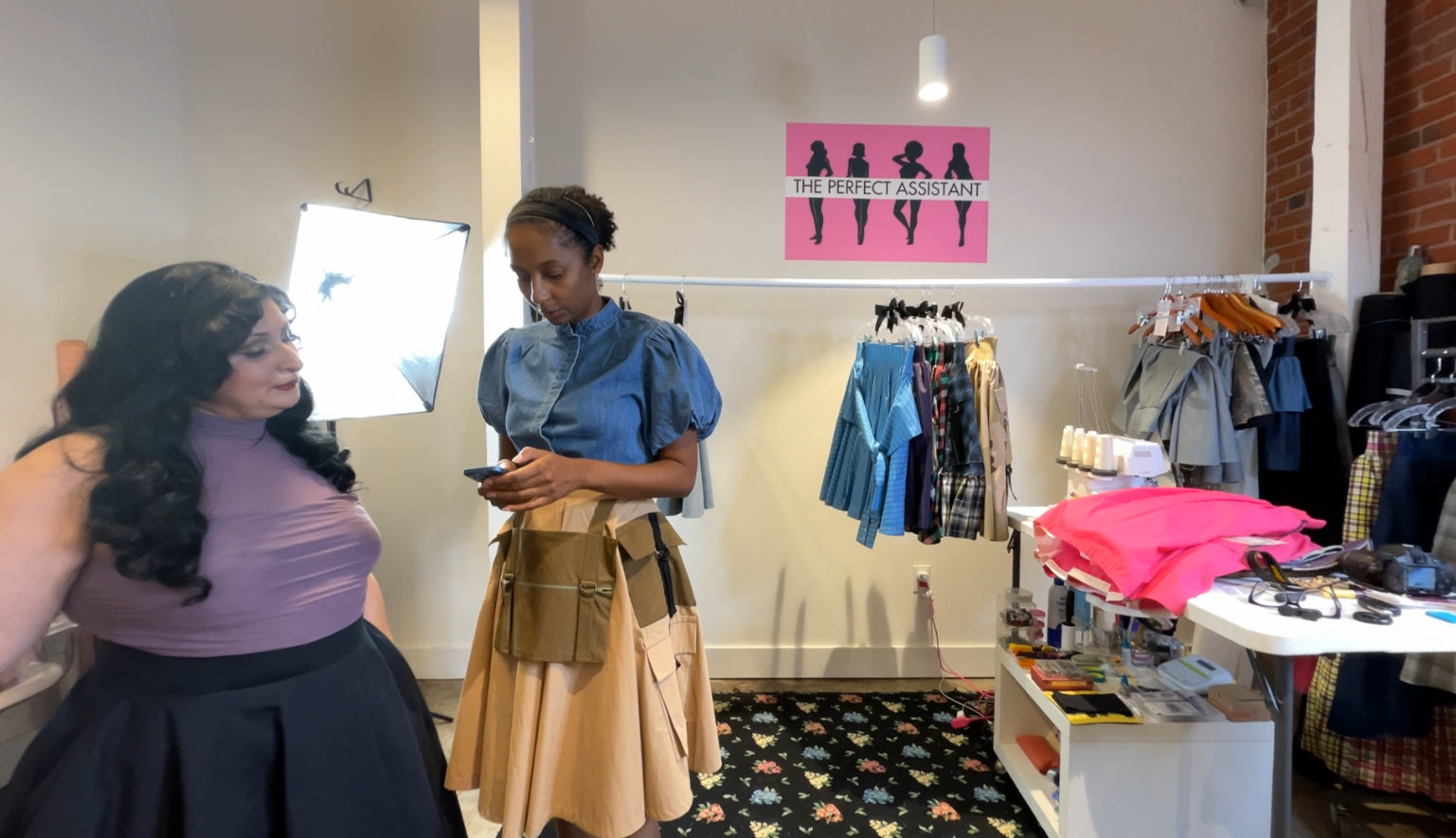 Load video: live shopping show demonstrating the perfect assistant shapewear skirt